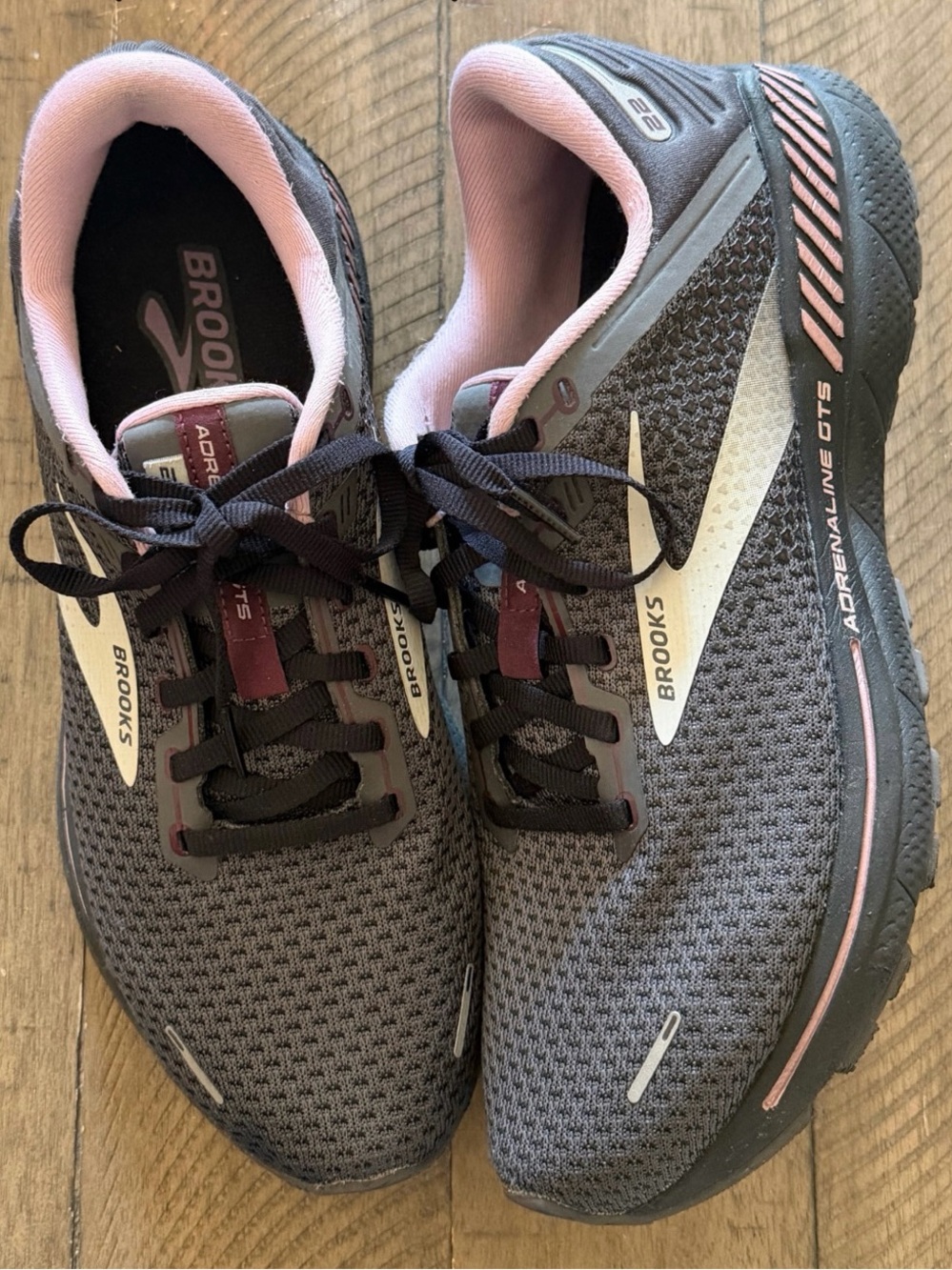 Brooks Adrenaline GTS Women's Running Shoes in Gray and Pink